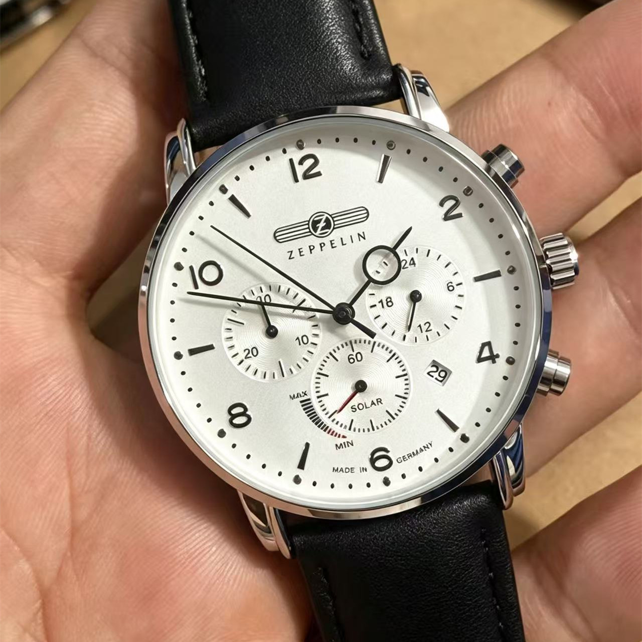 ツェッペリン飛行船自動日付メンズケースレザーバンドファッショ - Leather Watch Band Men のレビューと価格