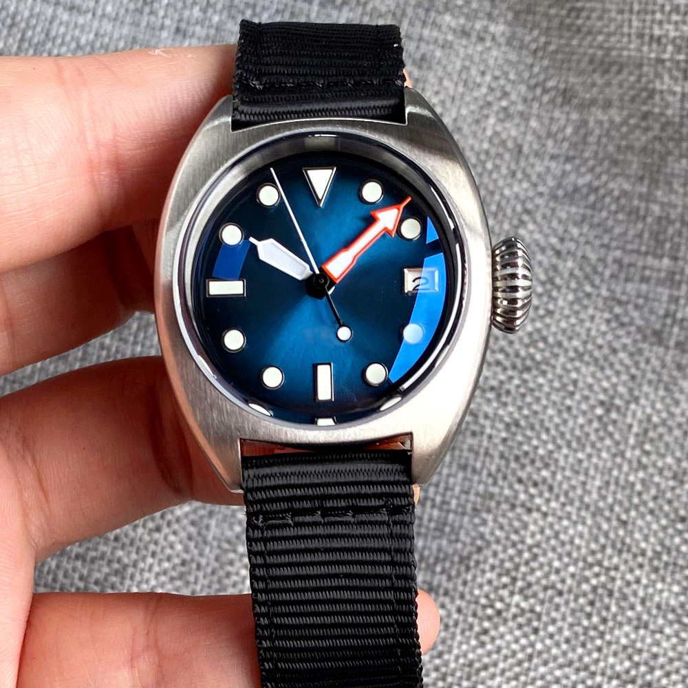 36 ミリメートルミリタリーダイバー機械式時計メンズ NH3 - Seiko Watch 5 Sports のレビューと価格